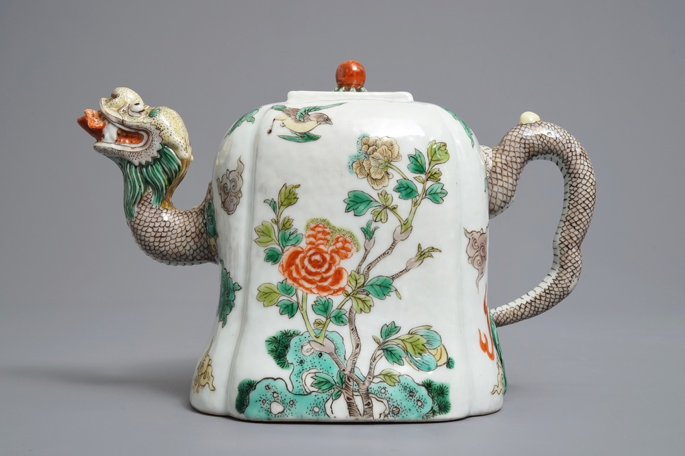 A Chinese famille verte dragon-shaped teapot with floral design, 19/20th C.