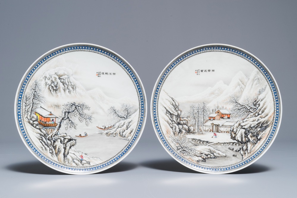 Een paar Chinese polychrome schotels met winterlandschapsdecor, Republiek, 20e eeuw