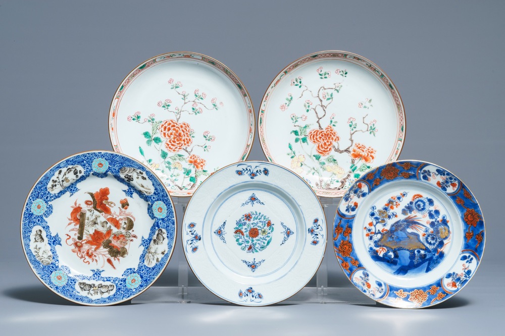 Five Chinese doucai, verte-rose and Imari style plates, Kangxi/Qianlong