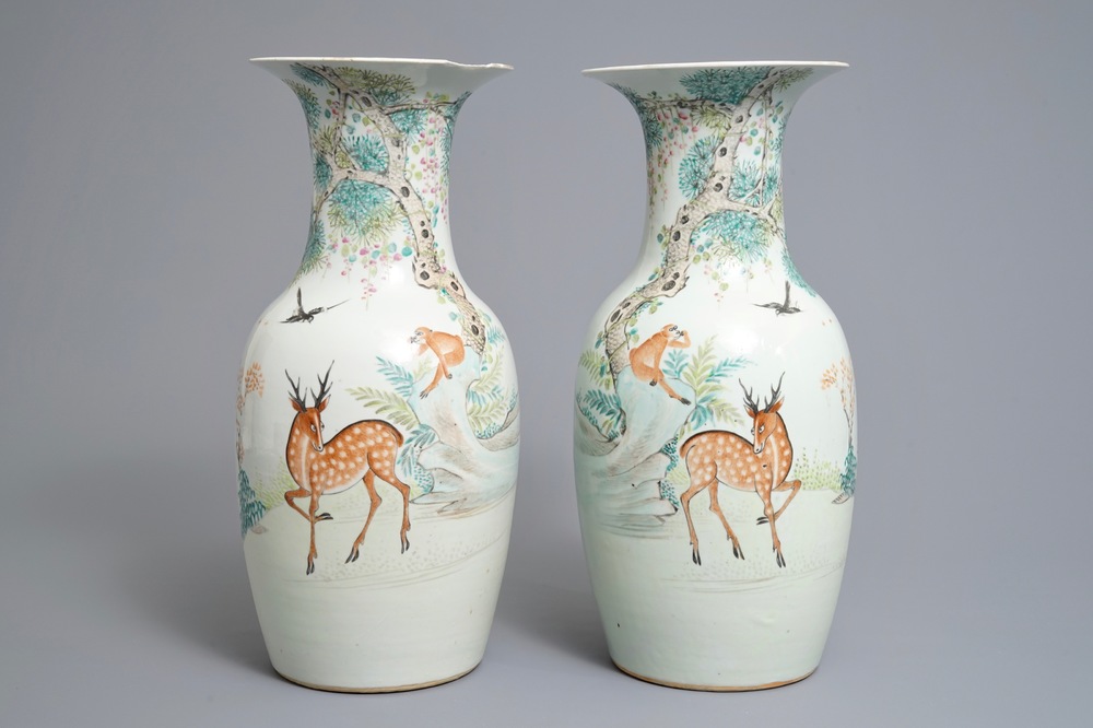 A pair of Chinese qianjiang cai vases with deer and monkeys, 19/20th C.