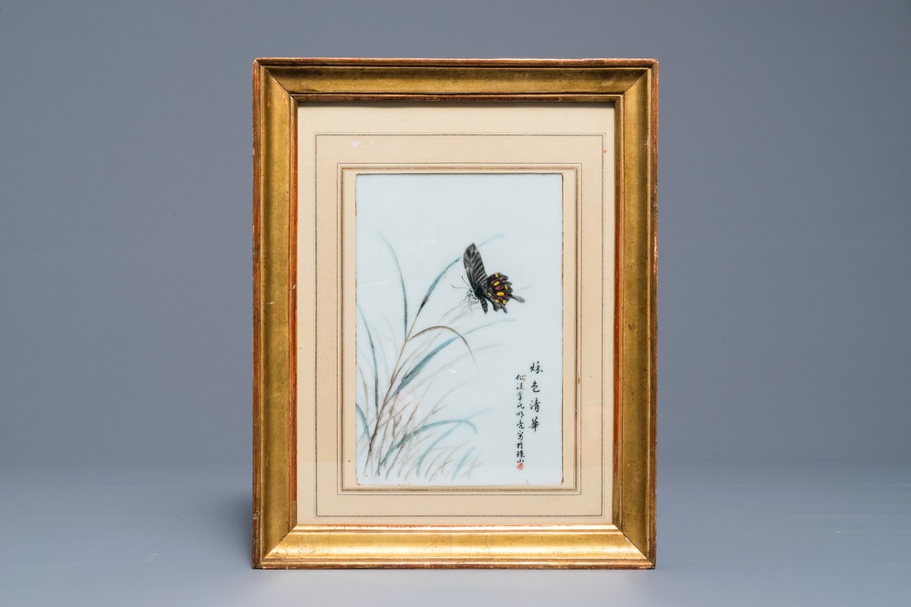 Een Chinese plaquette met een vlinder, Li Mingliang gemerkt, 20e eeuw