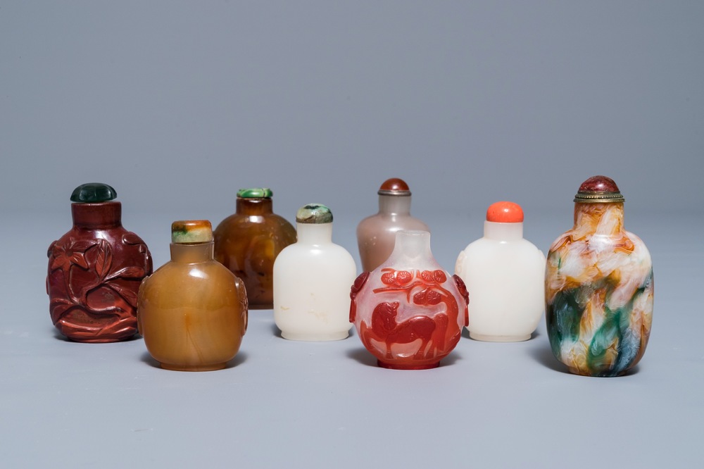 Eight various glass snuff bottles, 19/20th C.