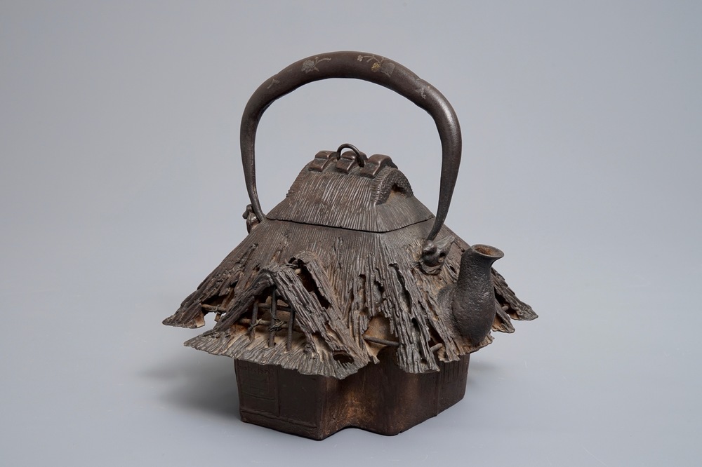 A Japanese hut-shaped cast iron tetsubin kettle, Meiji, 19th C.