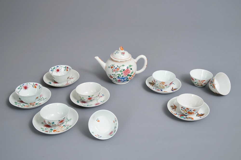 Une th&eacute;i&egrave;re, neuf tasses et six soucoupes en porcelaine de Chine famille rose, Qianlong