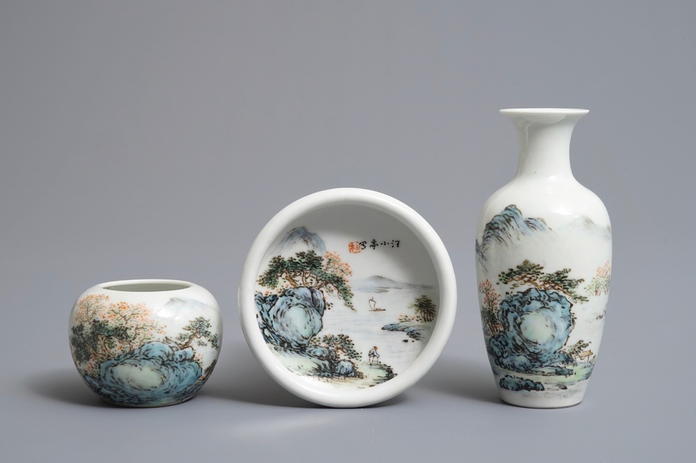 Trois pi&egrave;ces en porcelaine de Chine qianjiang cai &agrave; inscription de Wang Ye Ting, 20&egrave;me