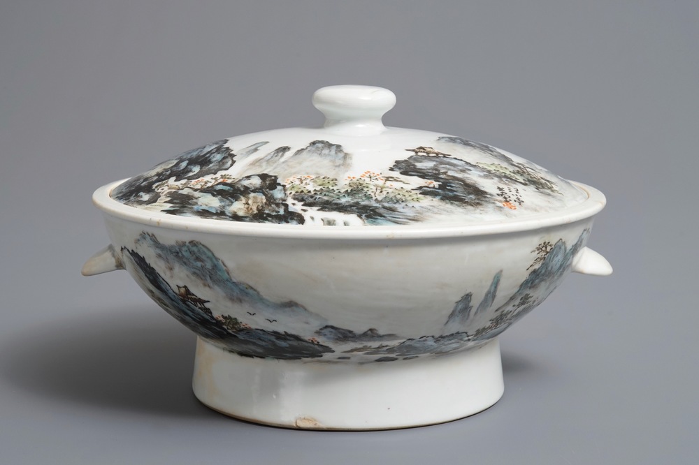 Een Chinese qianjiang cai terrine met deksel, 20e eeuw