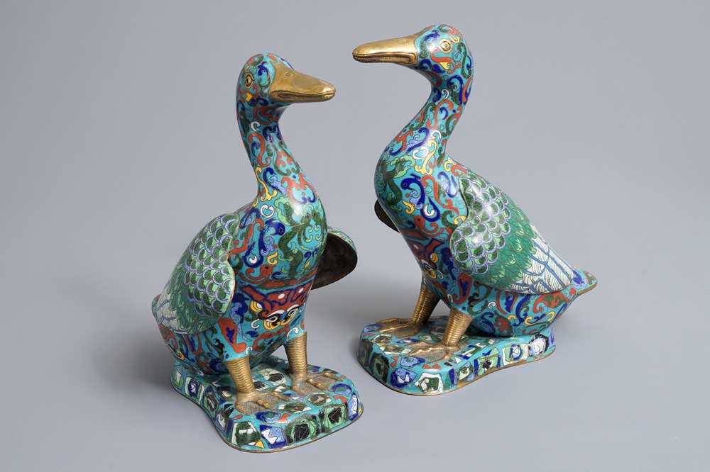 A pair of Chinese cloisonn&eacute; models of ducks, 19/20th C.