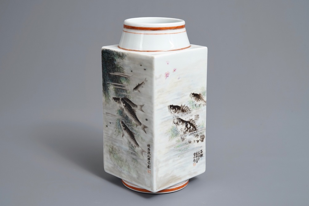 Un vase de forme cong en porcelaine de Chine &agrave; d&eacute;cor de poissons, marque de Qianlong, 20&egrave;me