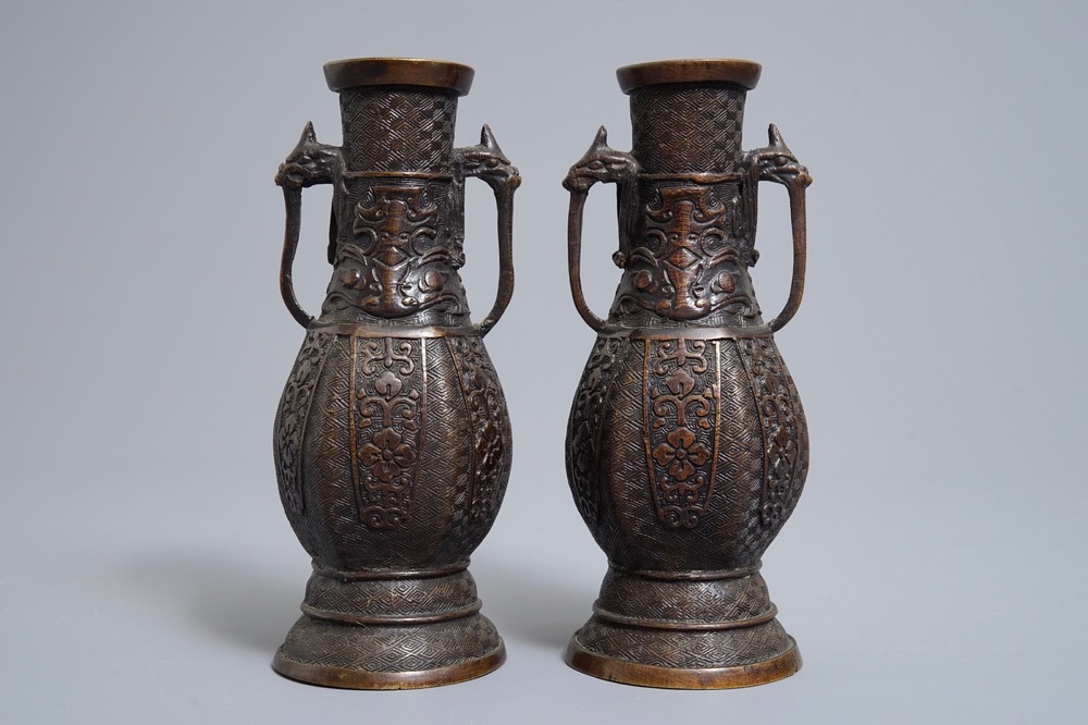 A pair of Chinese bronze vases in archaic style, 19th C.