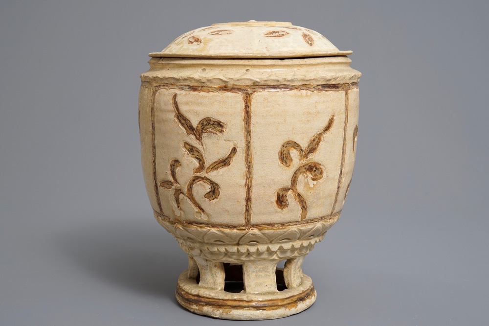 A Vietnamese bowl and cover on reticulated stand, Tr&acirc;n Dynasty (13th-15th C.)