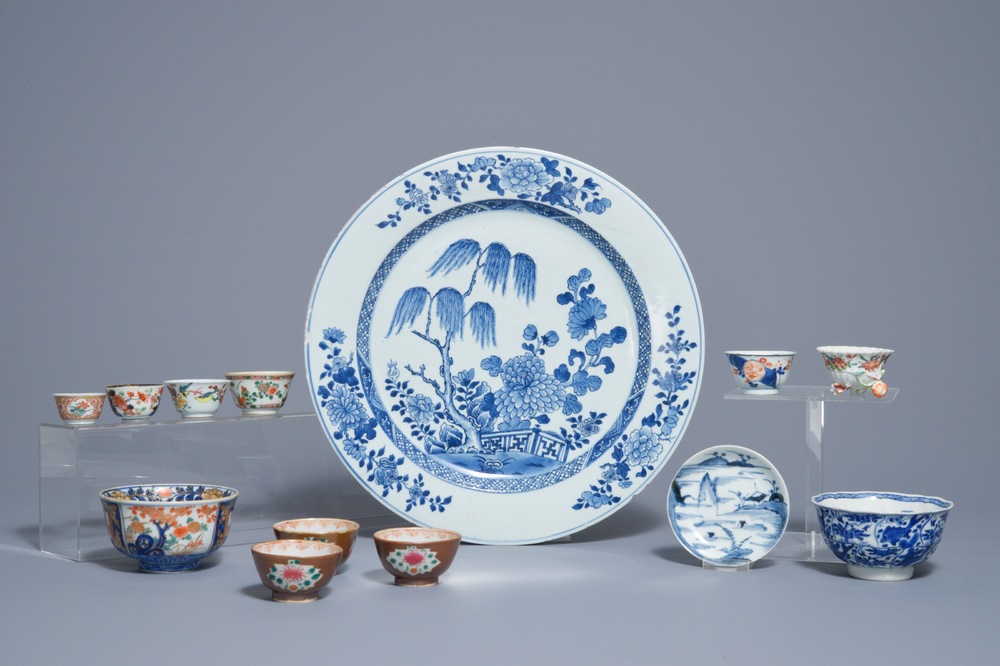 Een collectie divers Chinees blauwwit, famille rose en verte porselein, 18e eeuw