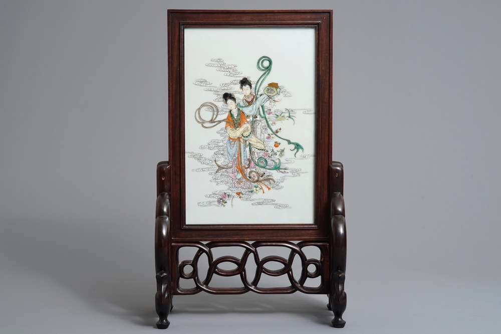A Chinese carved wood table screen with famille rose plaque of the immortal Magu, 19/20th C.