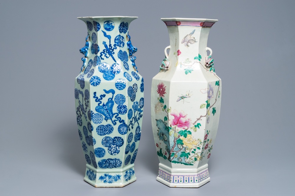 Deux vases de forme hexagonale en porcelaine de Chine famille rose et bleu et blanc sur fond c&eacute;ladon, 19&egrave;me
