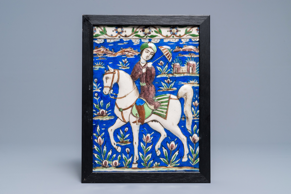 Un carreau rectangulaire &agrave; d&eacute;cor d'un prince sur cheval, art qajar, Iran, 19&egrave;me
