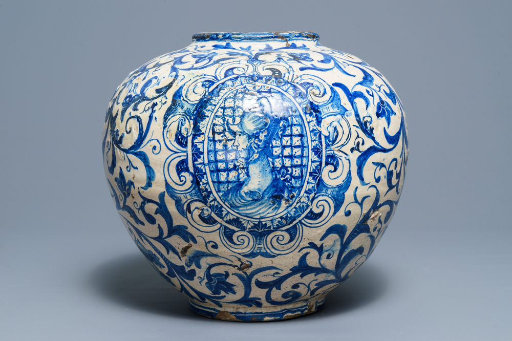 A large blue and white Italian maiolica 'vaso a palla', Caltagirone, 18th C.