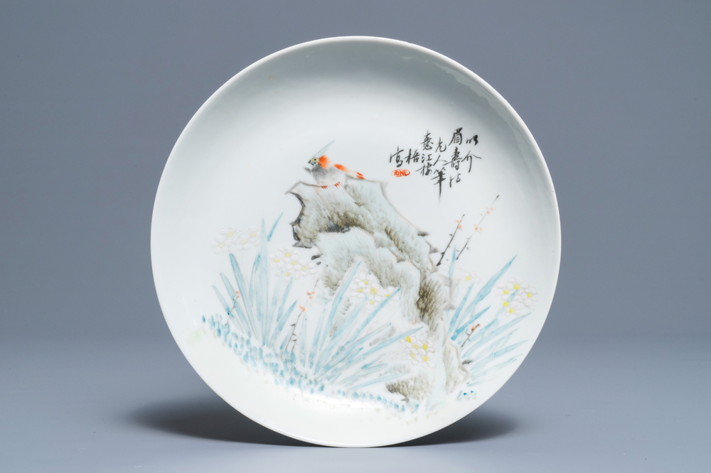 Een Chinees qianjiang cai bord, Jiang Xi Wu, Guan Yao Nei Zhao merk, 19e eeuw