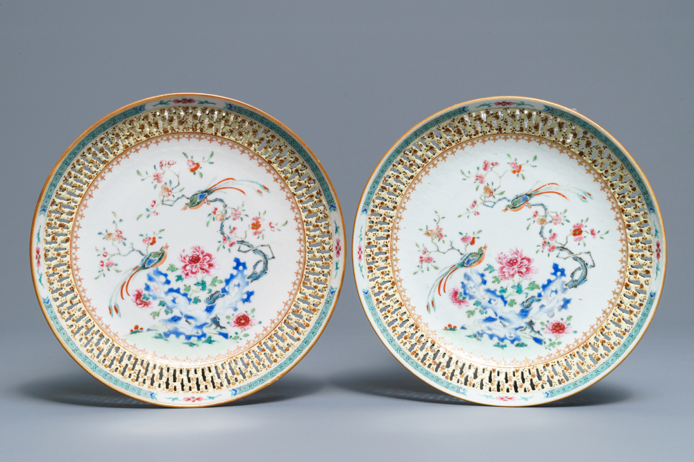 A pair of Chinese famille rose reticulated plates, Qianlong