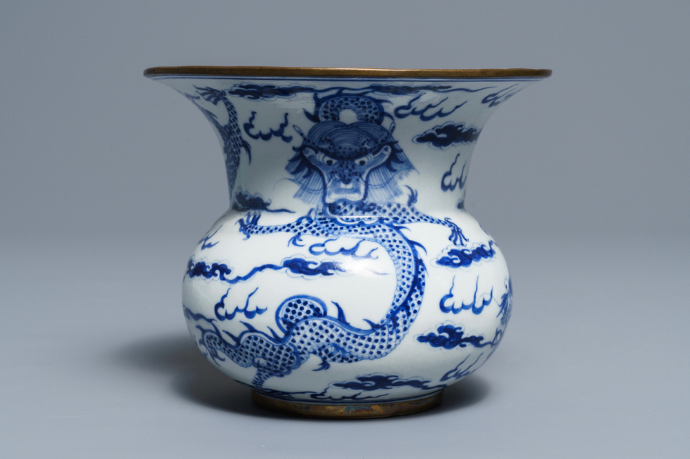 A Chinese blue and white 'Bleu de Hue' Vietnamese market zhadou spittoon, 19th C.