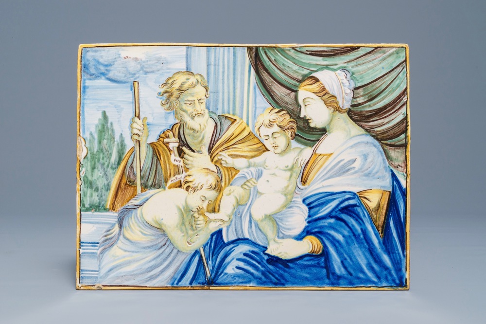 Une plaque en majolique italienne &agrave; d&eacute;cor de l'Adoration, Castelli, 18&egrave;me