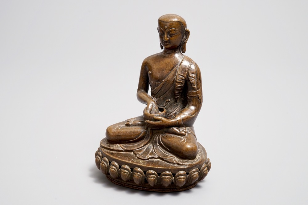 Une figure de Bouddha en bronze, Tibet, 18/19&egrave;me