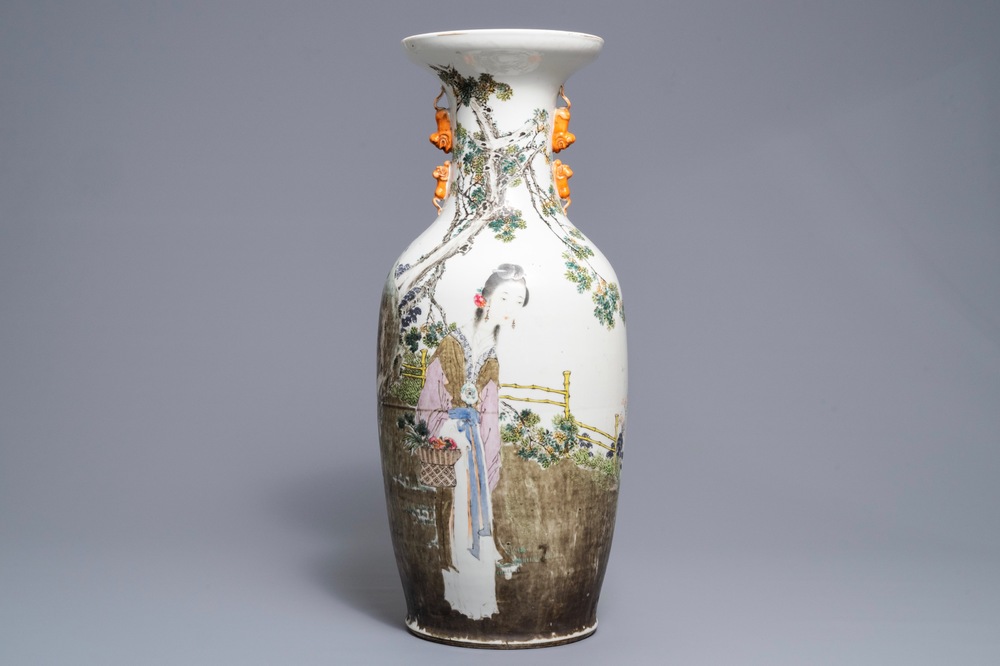 Un vase en porcelaine de Chine qianjiang cai &agrave; d&eacute;cor de Lan Caihe, 19&egrave;me
