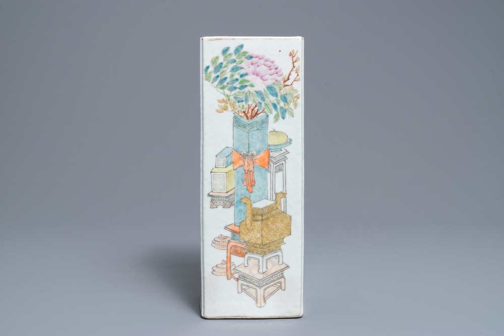 A square Chinese qianjiang cai hat stand, signed Xu Pinheng, 19th C.