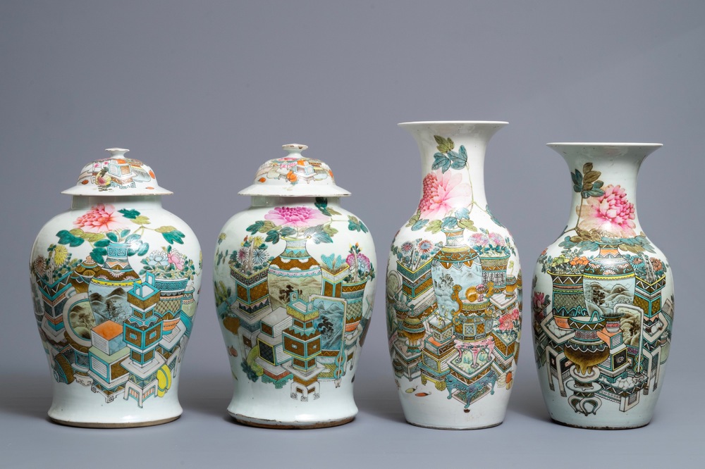 Vier Chinese qianjiang cai vazen met decor van kostbaarheden, 19/20e eeuw