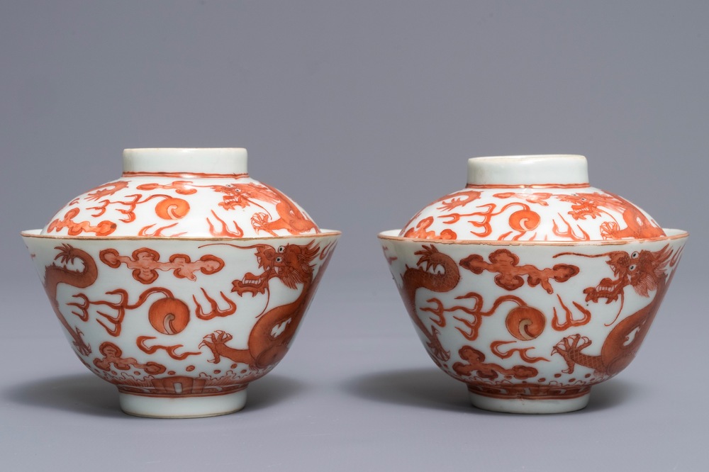 A pair of Chinese iron red and gilt dragon bowls and covers, Guangxu mark, 19/20th C.