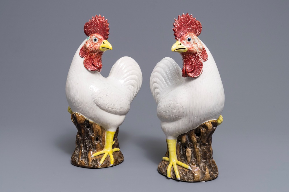 A pair of Chinese export porcelain models of roosters, 19th C.