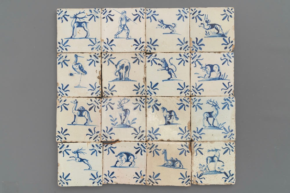 Seize carreaux en fa&iuml;ence de Delft en bleu et blanc aux d&eacute;cors animaliers, 17&egrave;me