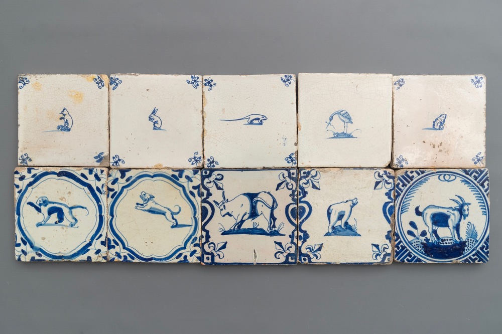 Dix carreaux en fa&iuml;ence de Delft en bleu et blanc aux d&eacute;cors animaliers, 17/18&egrave;me