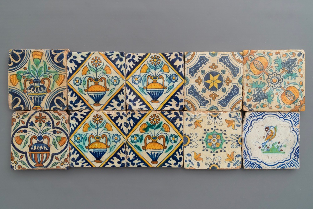 Dix carreaux en fa&iuml;ence polychrome de Delft, 16/17&egrave;me