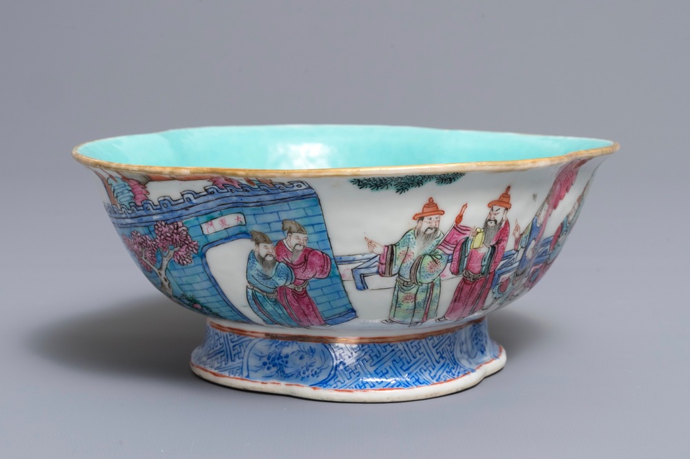 A Chinese famille rose quatre-lobed bowl, Tongzhi mark, 19th C.