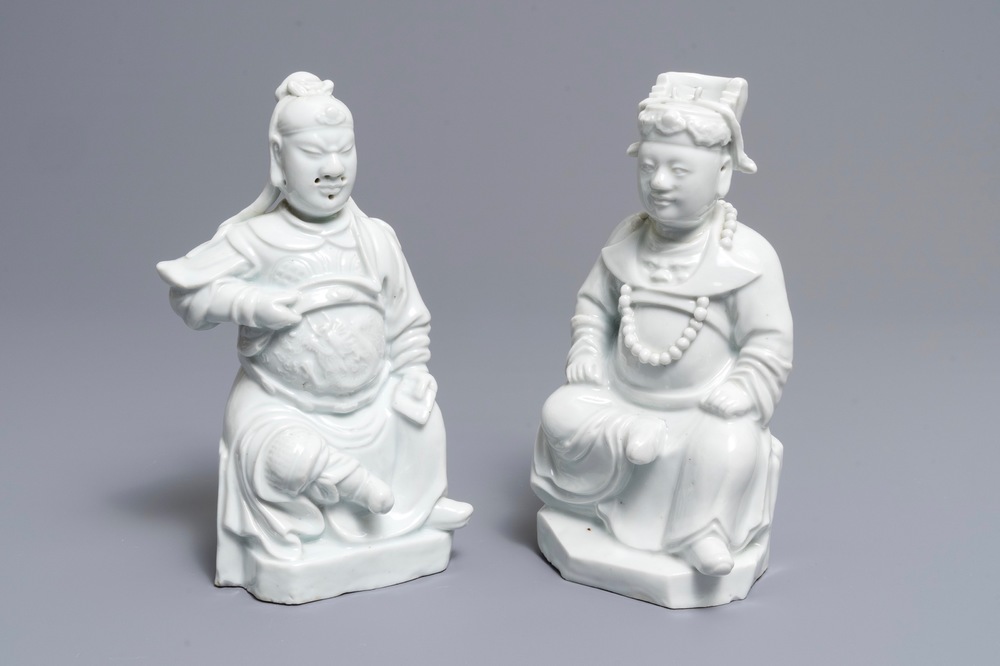 Twee Chinese Dehua blanc de Chine figuren van Guandi en Zhenwu, 18/19e eeuw