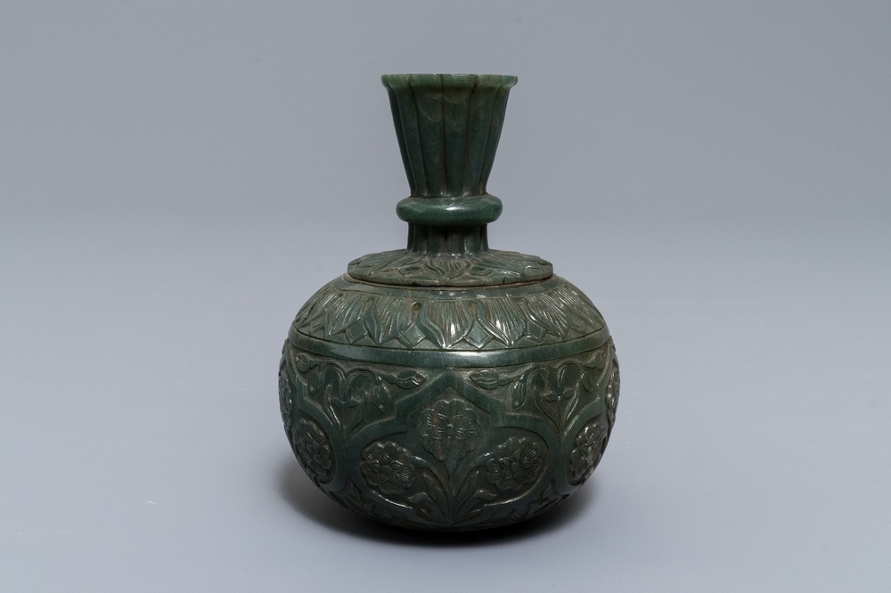 A Chinese Mughal-style spinach jade huqqa base, 19/20th C.