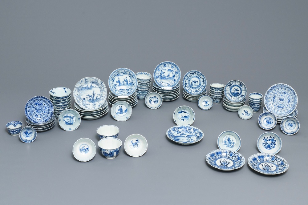 Une grande collection de tasses et soucoupes en porcelaine de Chine bleu et blanc, Kangxi et apr&egrave;s