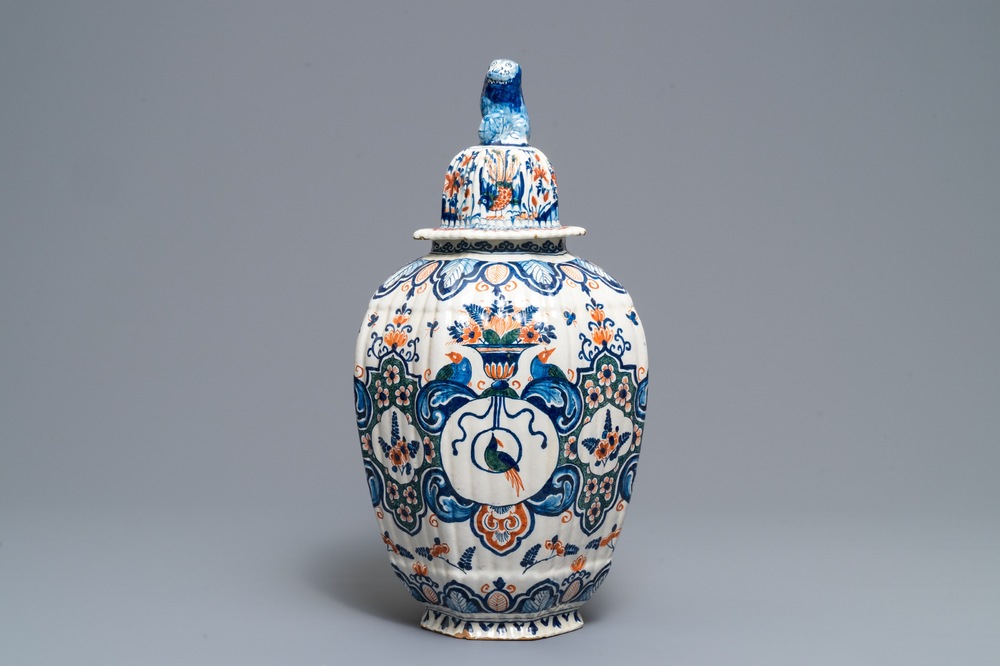 A large Dutch Delft cashmire palette vase and cover, 1st half 18th C.