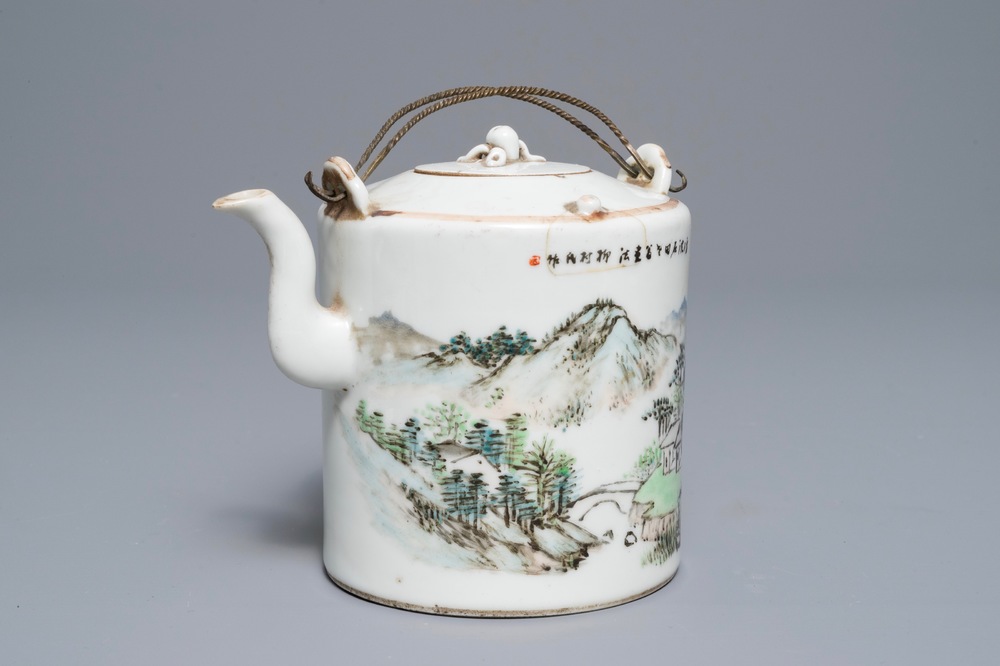 Une th&eacute;i&egrave;re couverte en porcelaine de Chine qianjiang cai, sign&eacute;e Wang Youtang, 19/20&egrave;me