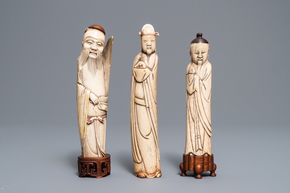 Trois figures d'immortels en ivoire et os sculpt&eacute;, Chine, Ming