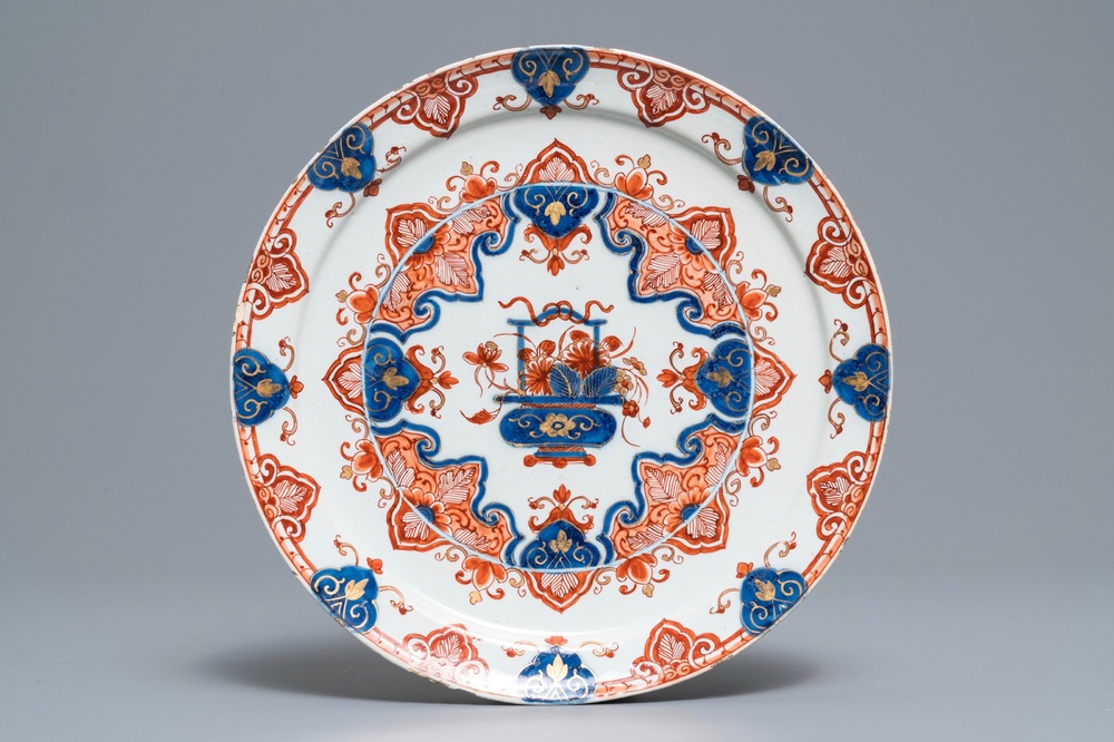 A Dutch Delft dor&eacute; Imari-style plate with a flower basket, 18th C.