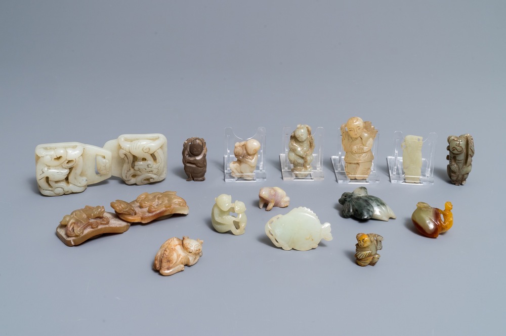Fifteen Chinese jade and hardstone carvings, 19/20th C.