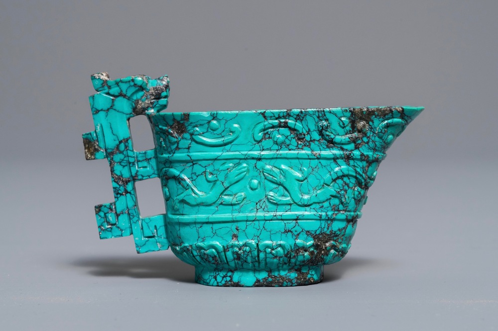 A Chinese carved turquoise libation cup, 19/20th C.
