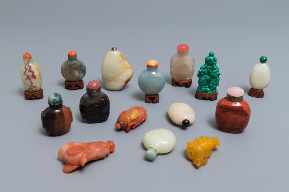 Fifteen Chinese snuff bottles in jade, agate, malachite and other hardstones, 18/20th C.