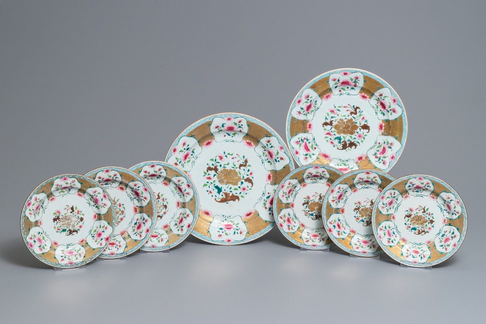 Deux plats et six assiettes en porcelaine de Chine famille rose, Yongzheng/Qianlong