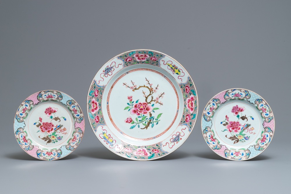 A Chinese famille rose dish and a pair of plates with floral design, Qianlong