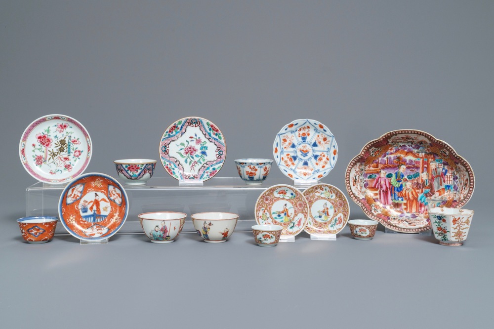 Een gevarieerd lot Chinees famille rose en Imari-stijl porselein, Kangxi/Qianlong