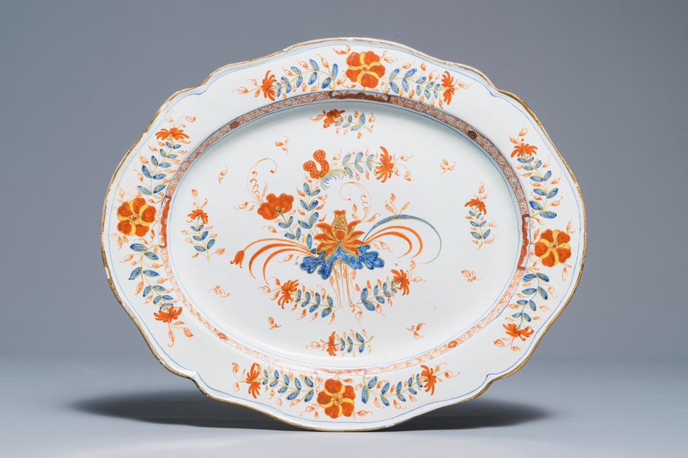 A large Italian faience Imari-style dish, Faenza, Ferniani workshop, 18th C.