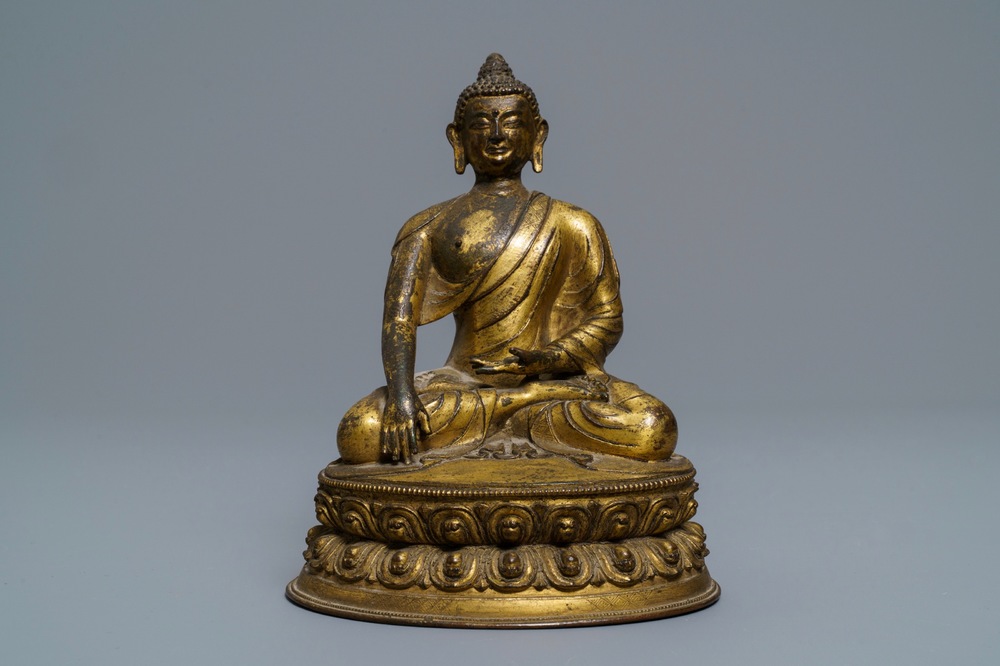 Une figure de Bouddha Shakyamuni en bronze dor&eacute;, Tibet, 15/16&egrave;me