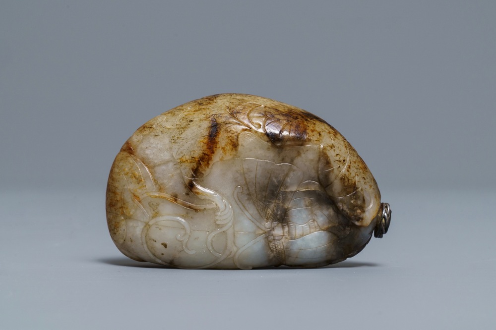 A Chinese greyish-white and russet jade snuff bottle, 19/20th C.