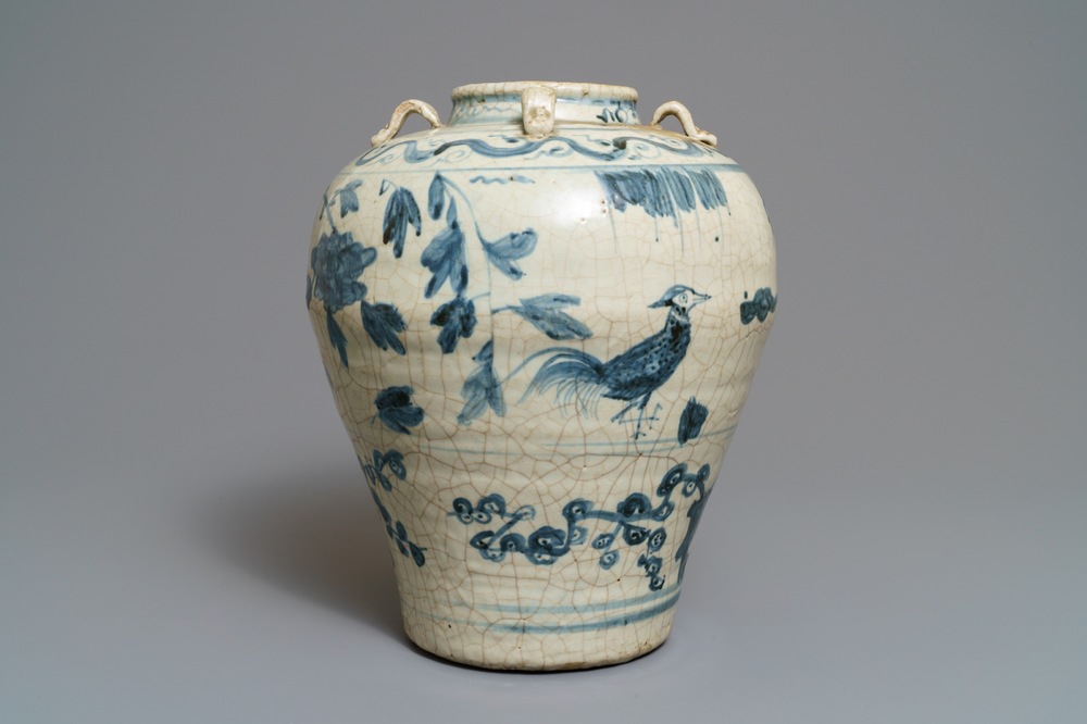 Een grote Chinese blauwwitte Swatow pot, Ming